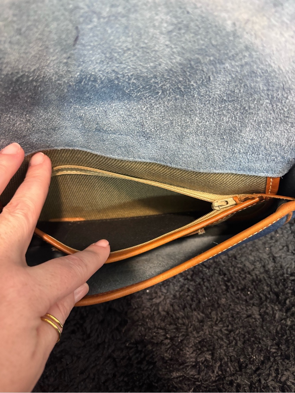 Vintage Dooney & Bourke All Weather Leather Over & Under Tack Navy British tan - Picture 6 of 9